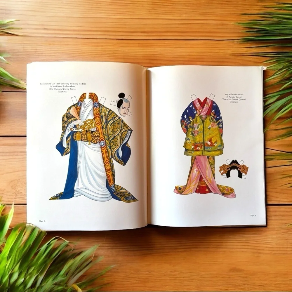 Kabuki Costumes Paper Dolls by Ming-Ju Sun – Dover Publications (1995)